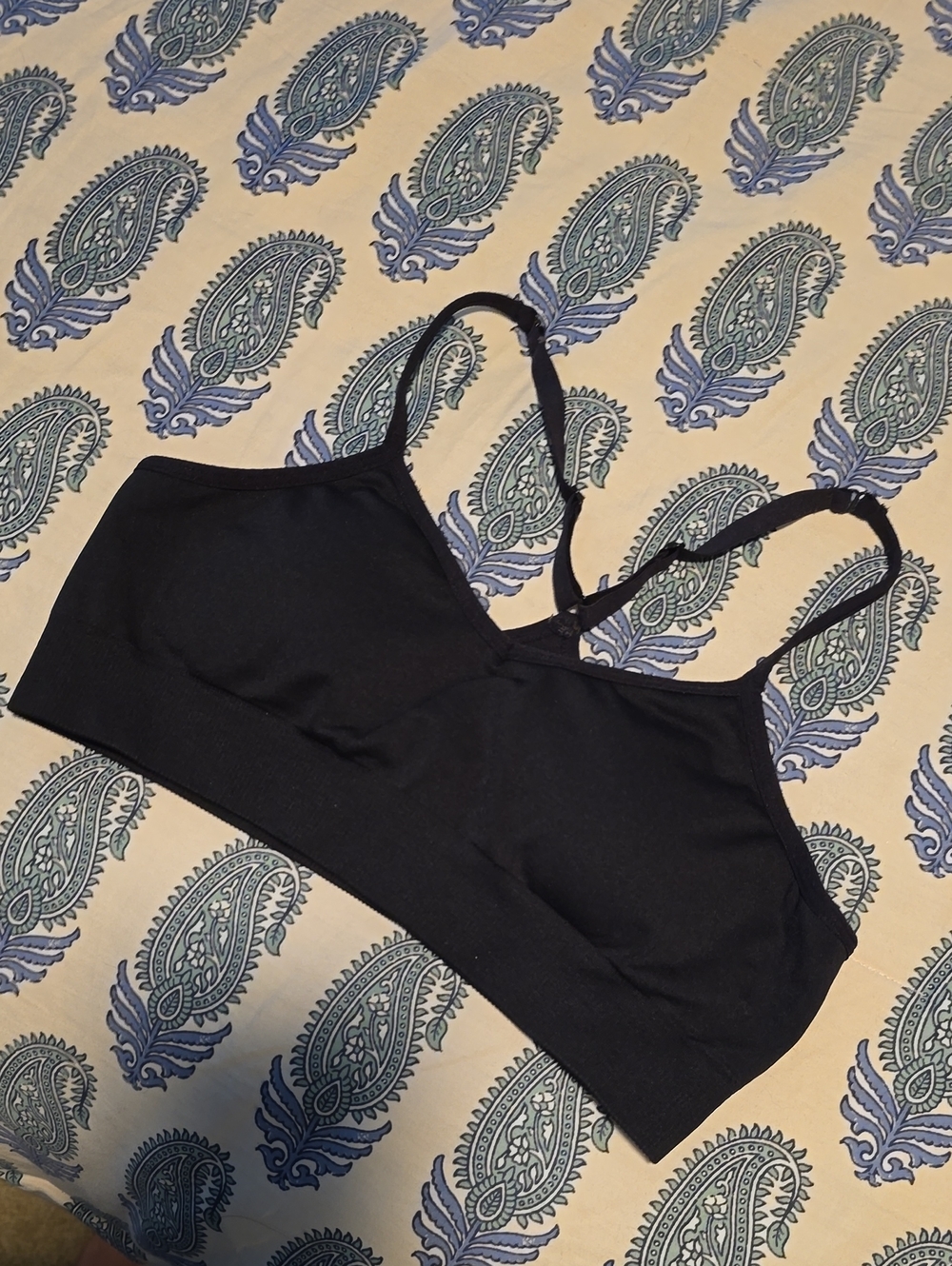 Black Seamless Adjustable-Strap Sports Bra for Women